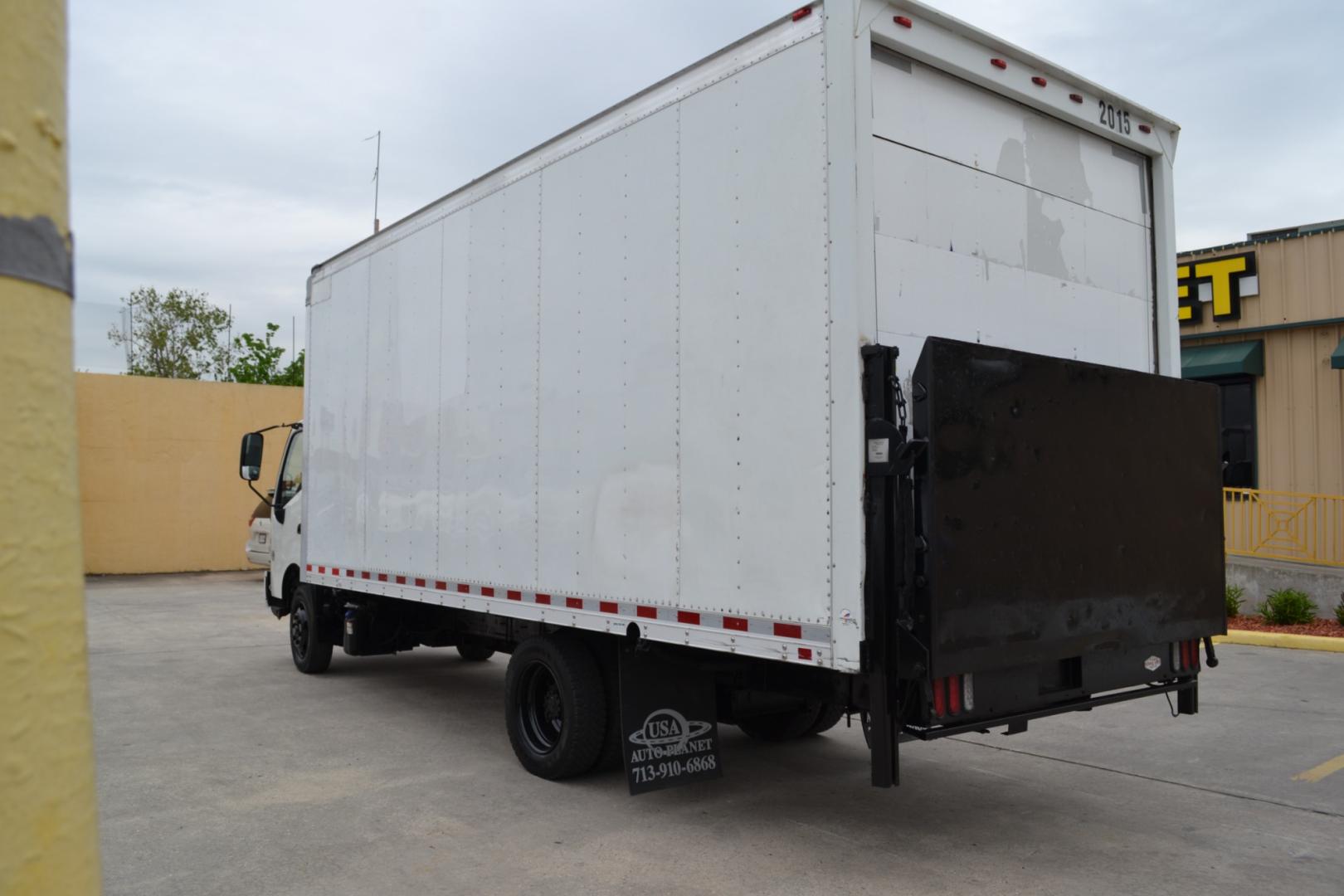 2016 WHITE /BLACK HINO 195 with an JO5E-TP 5.1L 210HP TURBO CHARGED DIESEL engine, AISIN A465 6SPD AUTOMATIC transmission, located at 9172 North Fwy, Houston, TX, 77037, (713) 910-6868, 29.887470, -95.411903 - Photo#6